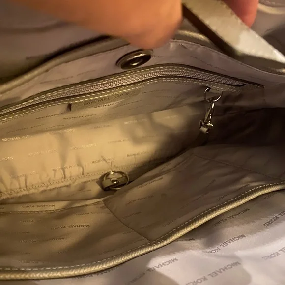 Michael Kors Tote Bag - Sale Price includes free shipping! - Picture 9 of 15